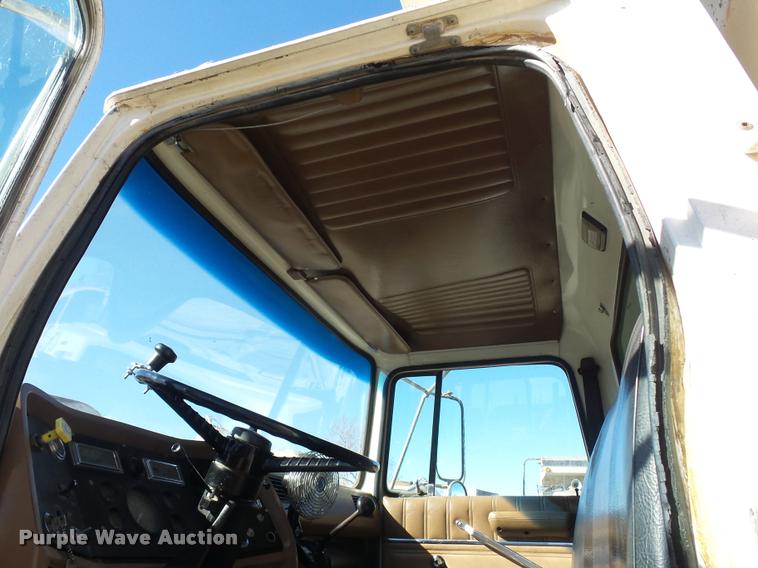 image for item DA4023 1992 Ford LT8000 dump truck