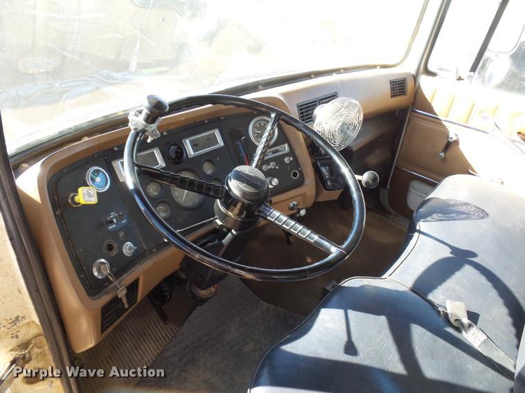 image for item DA4023 1992 Ford LT8000 dump truck