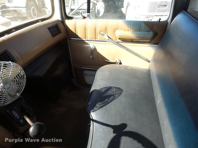 image for item DA4023 1992 Ford LT8000 dump truck