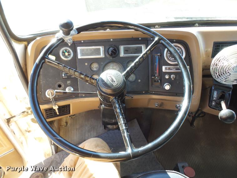 image for item DA4023 1992 Ford LT8000 dump truck