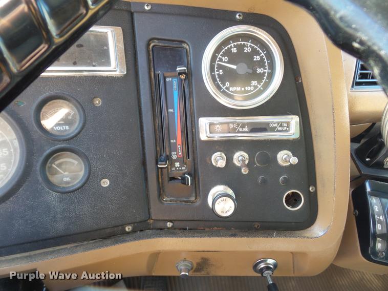 image for item DA4023 1992 Ford LT8000 dump truck