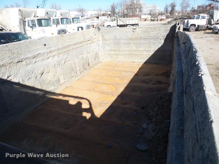 image for item DA4023 1992 Ford LT8000 dump truck