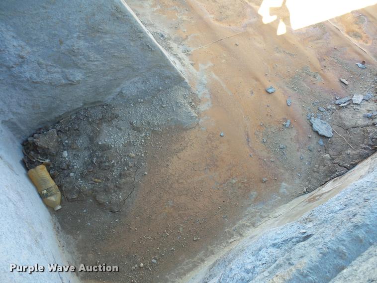 image for item DA4023 1992 Ford LT8000 dump truck