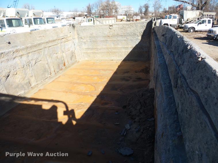 image for item DA4023 1992 Ford LT8000 dump truck