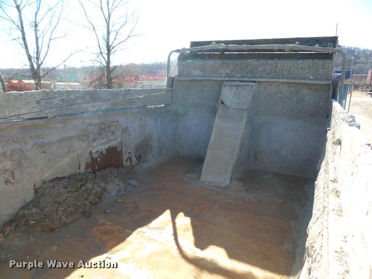 image for item DA4023 1992 Ford LT8000 dump truck