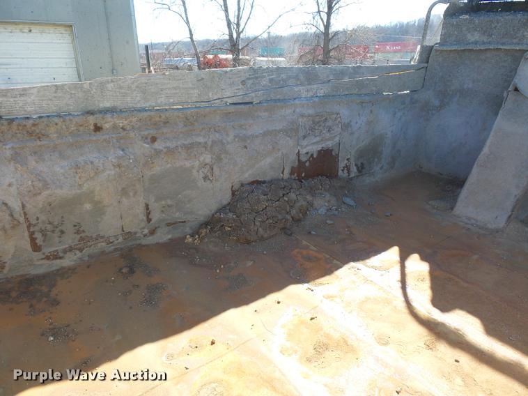 image for item DA4023 1992 Ford LT8000 dump truck