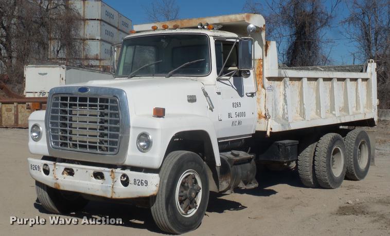 image for item DA4027 1985 Ford LT8000 dump truck