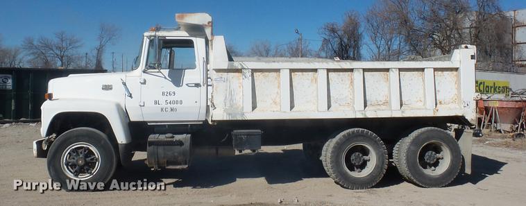 image for item DA4027 1985 Ford LT8000 dump truck