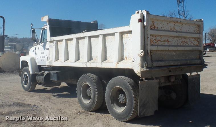 image for item DA4027 1985 Ford LT8000 dump truck