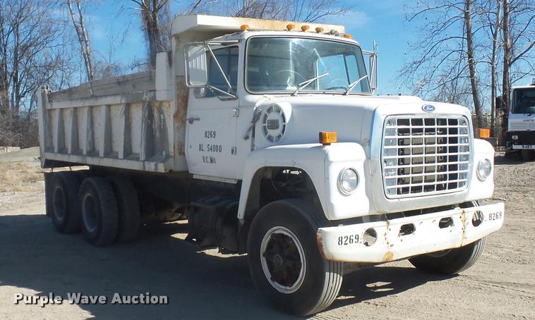 image for item DA4027 1985 Ford LT8000 dump truck