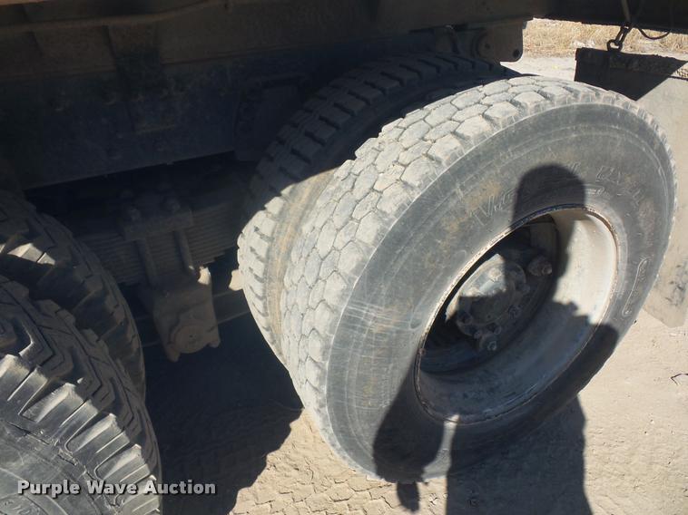 image for item DA4027 1985 Ford LT8000 dump truck