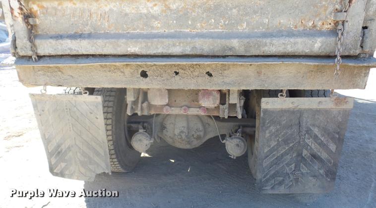 image for item DA4027 1985 Ford LT8000 dump truck