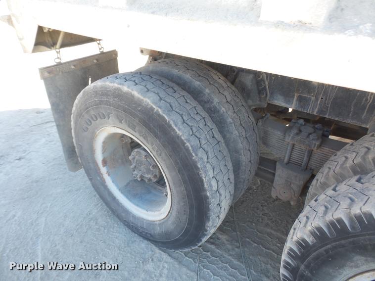 image for item DA4027 1985 Ford LT8000 dump truck