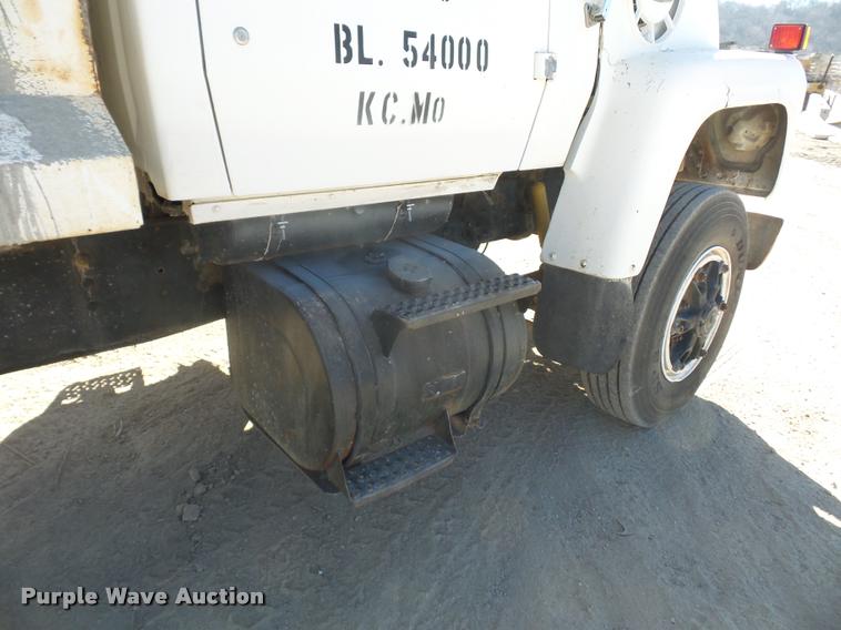 image for item DA4027 1985 Ford LT8000 dump truck