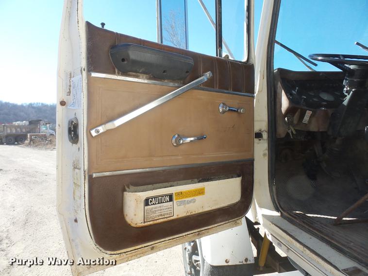 image for item DA4027 1985 Ford LT8000 dump truck