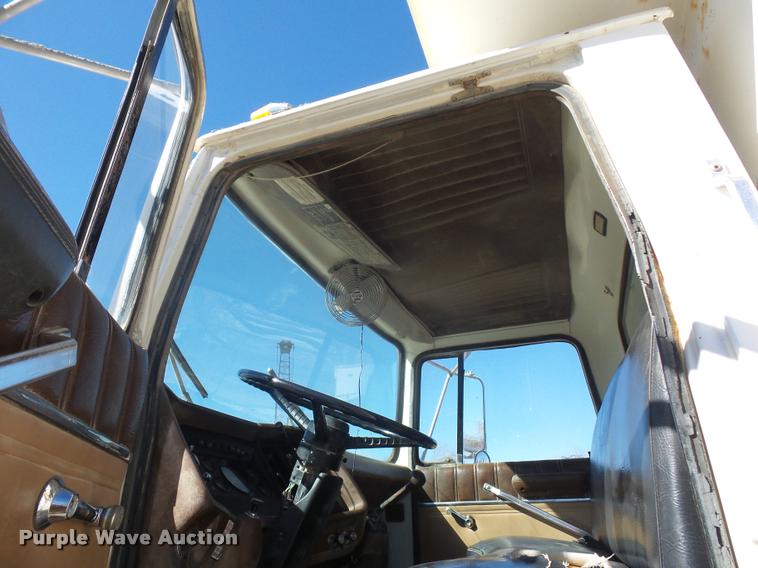 image for item DA4027 1985 Ford LT8000 dump truck