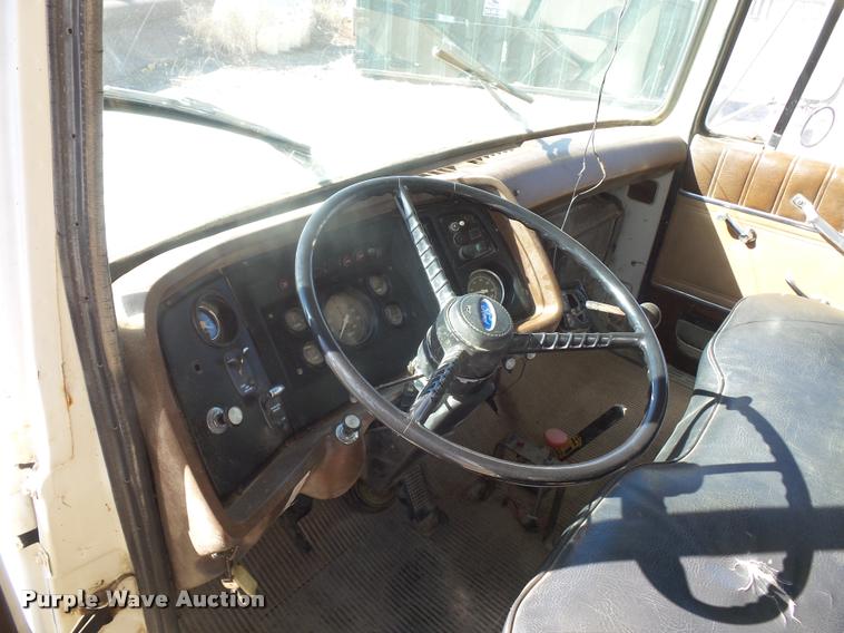 image for item DA4027 1985 Ford LT8000 dump truck