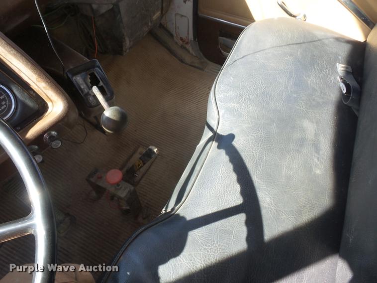 image for item DA4027 1985 Ford LT8000 dump truck