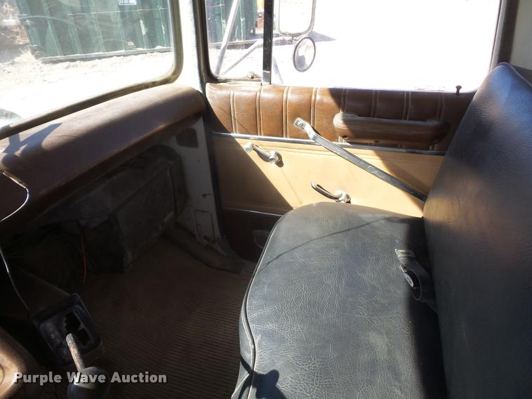 image for item DA4027 1985 Ford LT8000 dump truck