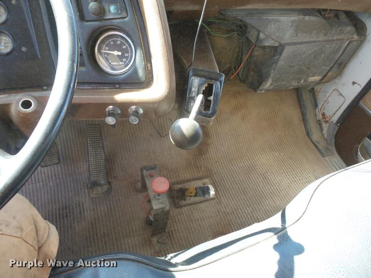 image for item DA4027 1985 Ford LT8000 dump truck