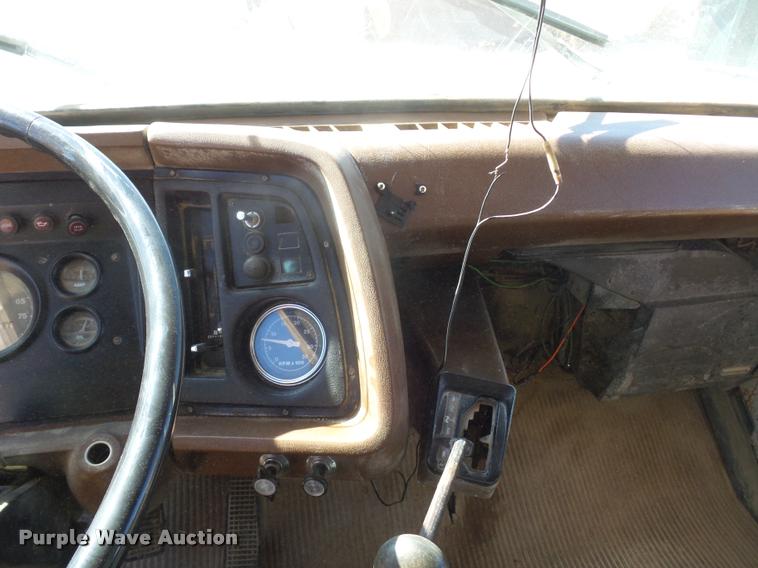 image for item DA4027 1985 Ford LT8000 dump truck