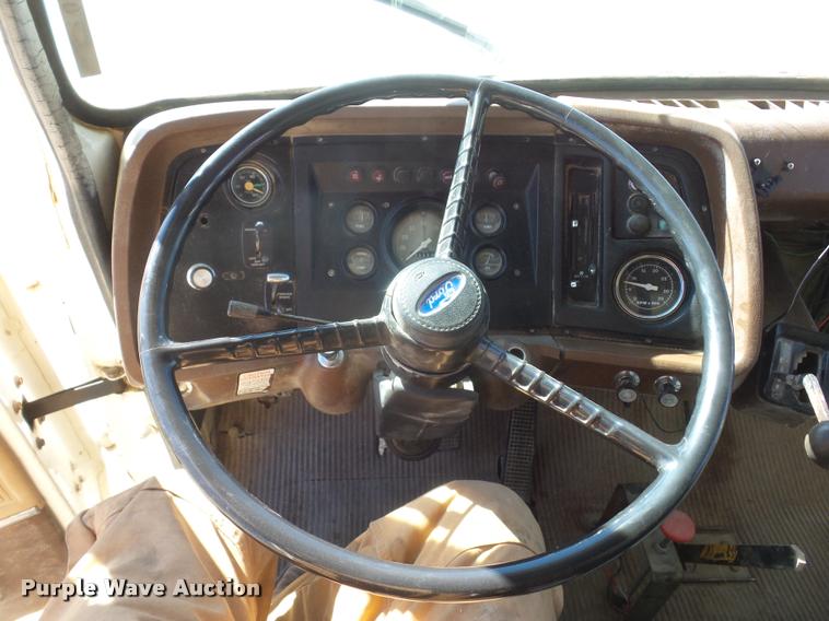 image for item DA4027 1985 Ford LT8000 dump truck