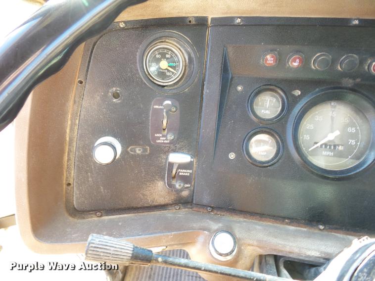 image for item DA4027 1985 Ford LT8000 dump truck