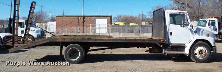 image for item DA7360 1995 Freightliner FL70 flatbed truck