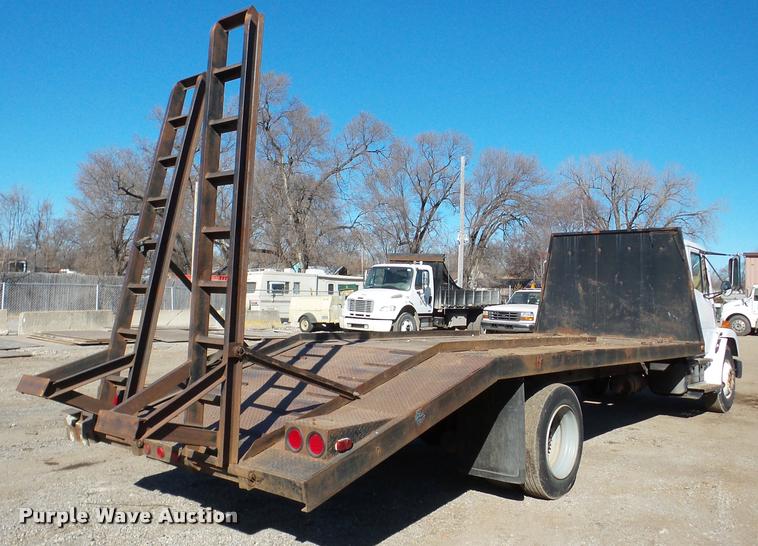 image for item DA7360 1995 Freightliner FL70 flatbed truck