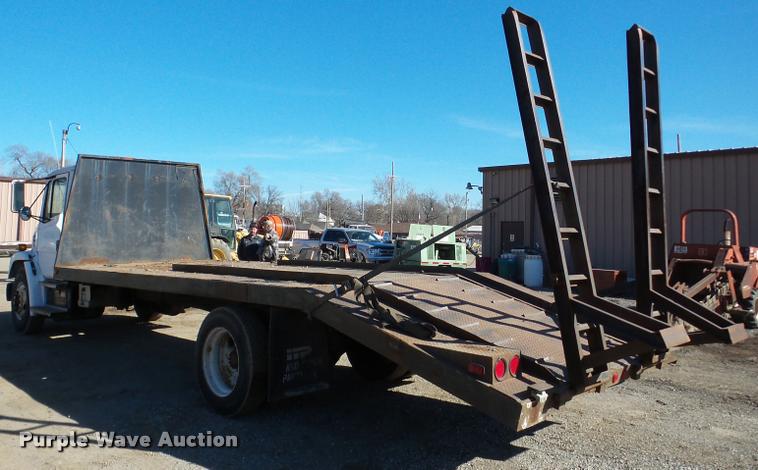 image for item DA7360 1995 Freightliner FL70 flatbed truck