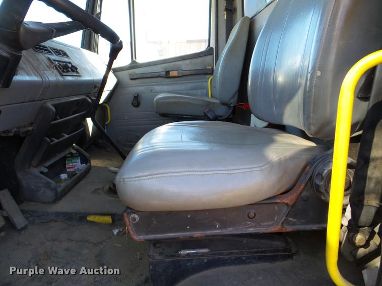 image for item DA7360 1995 Freightliner FL70 flatbed truck