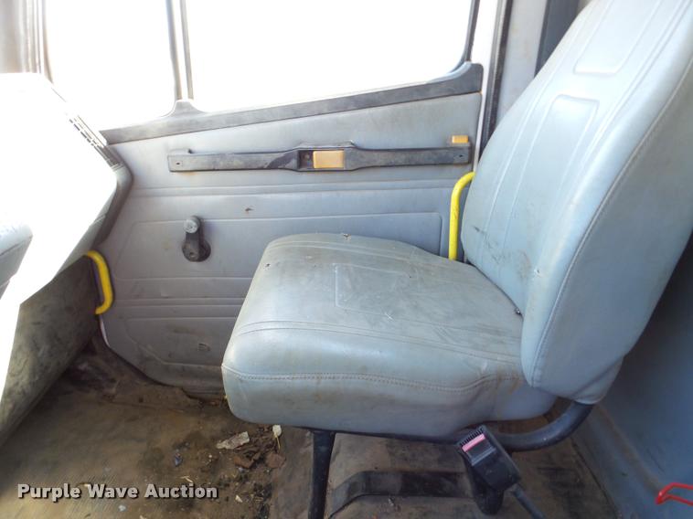 image for item DA7360 1995 Freightliner FL70 flatbed truck