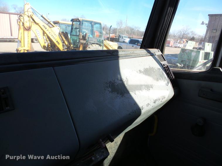 image for item DA7360 1995 Freightliner FL70 flatbed truck