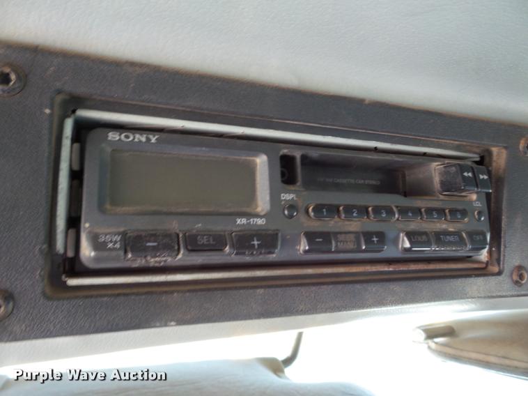 image for item DA7360 1995 Freightliner FL70 flatbed truck