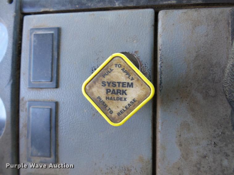 image for item DA7360 1995 Freightliner FL70 flatbed truck