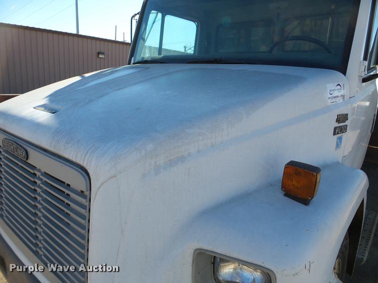 image for item DA7360 1995 Freightliner FL70 flatbed truck