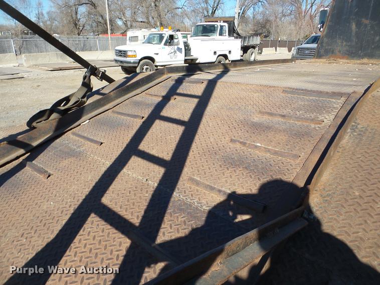 image for item DA7360 1995 Freightliner FL70 flatbed truck