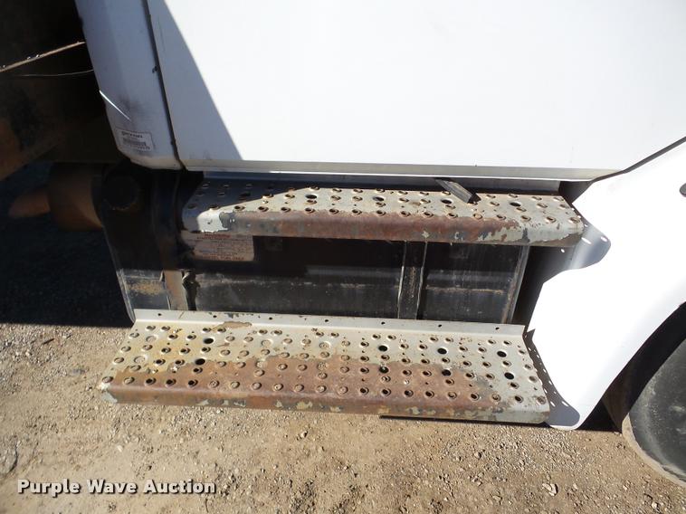 image for item DA7360 1995 Freightliner FL70 flatbed truck