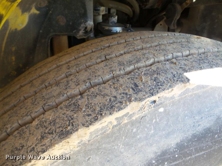 image for item DA7360 1995 Freightliner FL70 flatbed truck