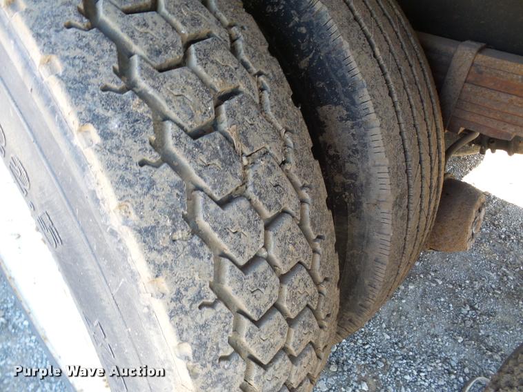 image for item DA7360 1995 Freightliner FL70 flatbed truck