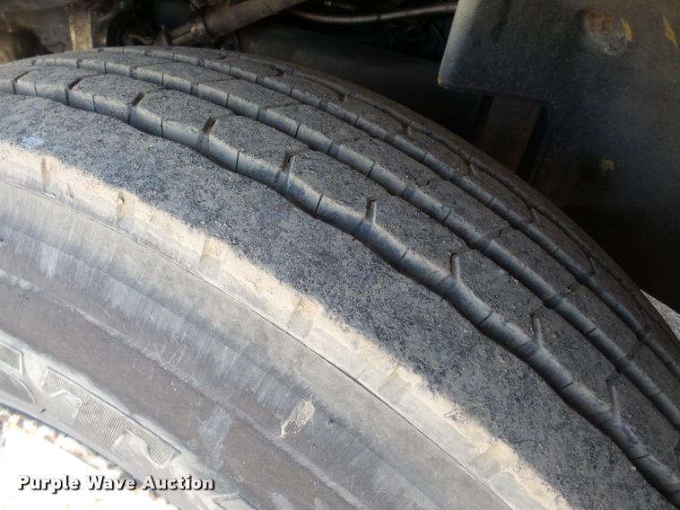 image for item DA7360 1995 Freightliner FL70 flatbed truck