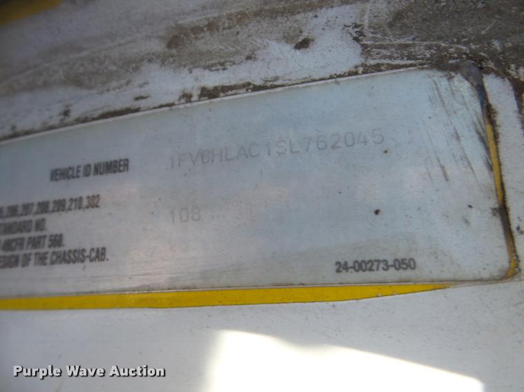 image for item DA7360 1995 Freightliner FL70 flatbed truck