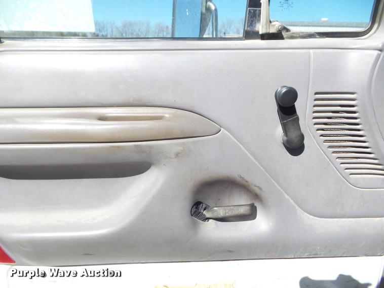 image for item DA7736 1996 Ford F450 Super Duty utility truck