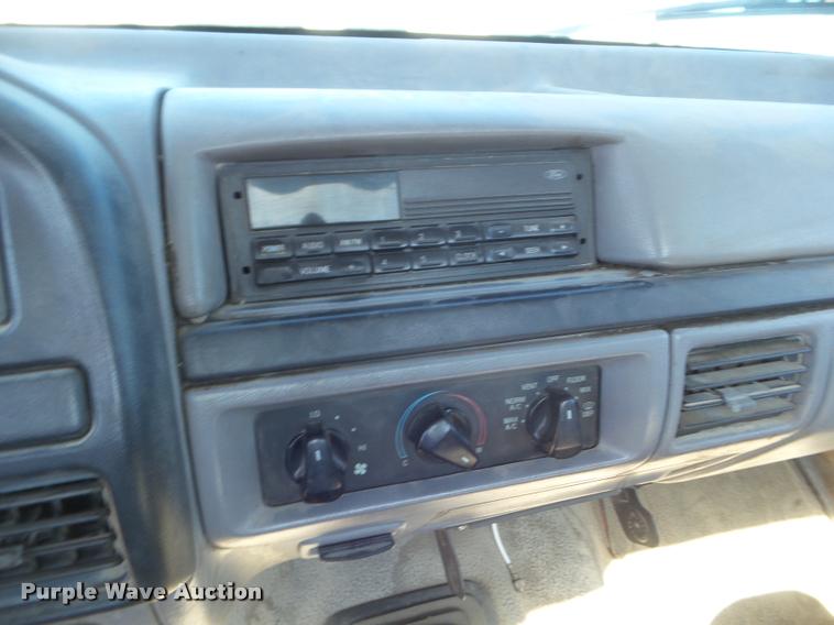 image for item DA7736 1996 Ford F450 Super Duty utility truck