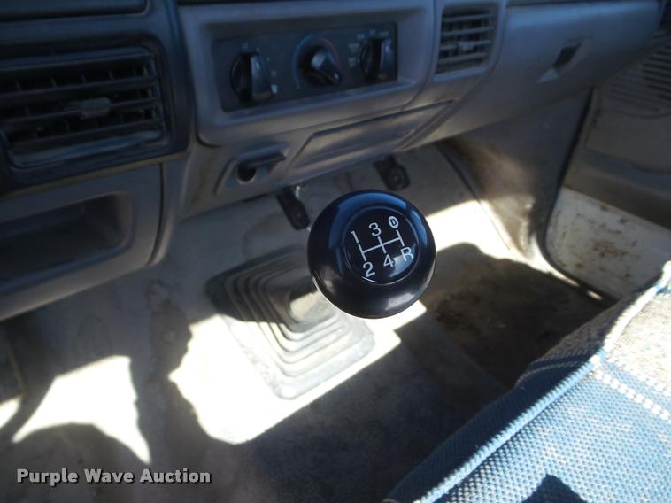 image for item DA7736 1996 Ford F450 Super Duty utility truck