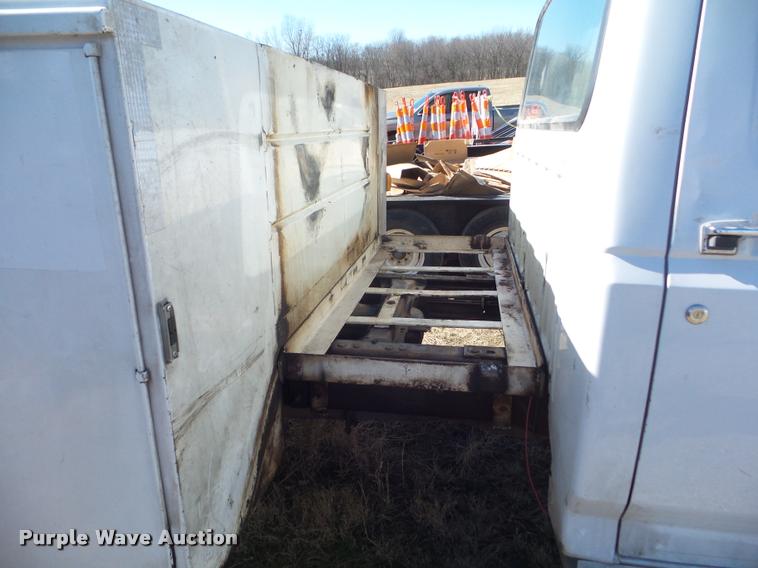 image for item DA7736 1996 Ford F450 Super Duty utility truck
