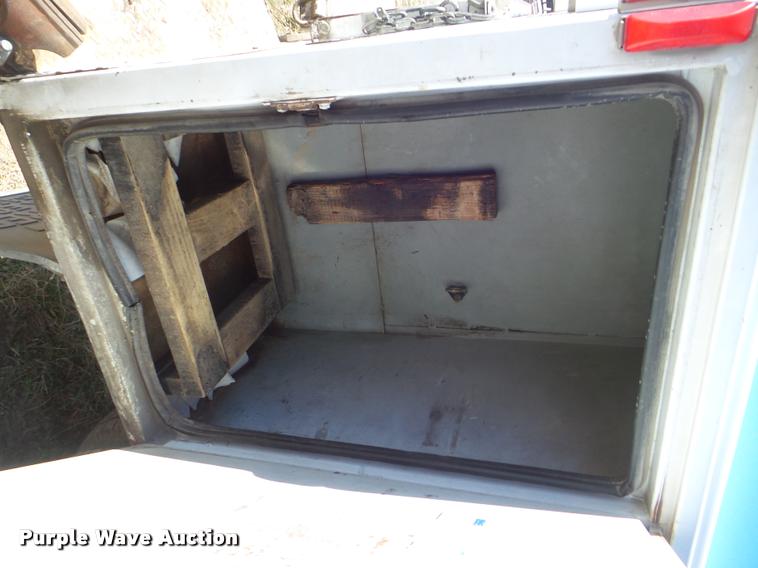 image for item DA7736 1996 Ford F450 Super Duty utility truck