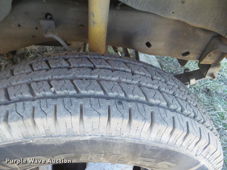 image for item DA7736 1996 Ford F450 Super Duty utility truck