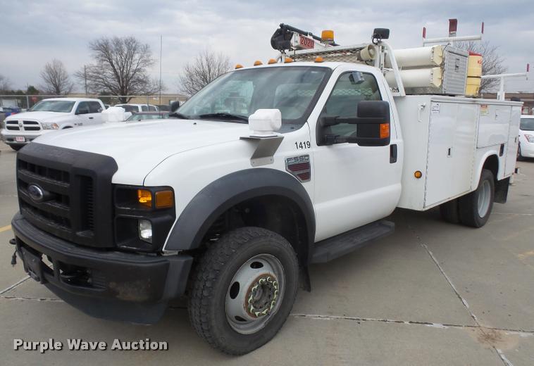 image for item DB0663 2008 Ford F550 Super Duty service truck with crane