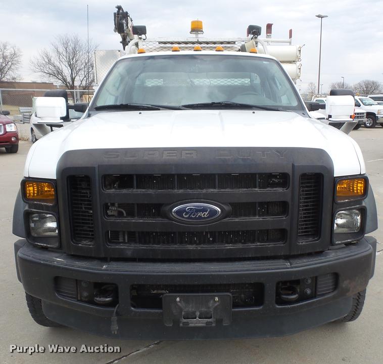 image for item DB0663 2008 Ford F550 Super Duty service truck with crane